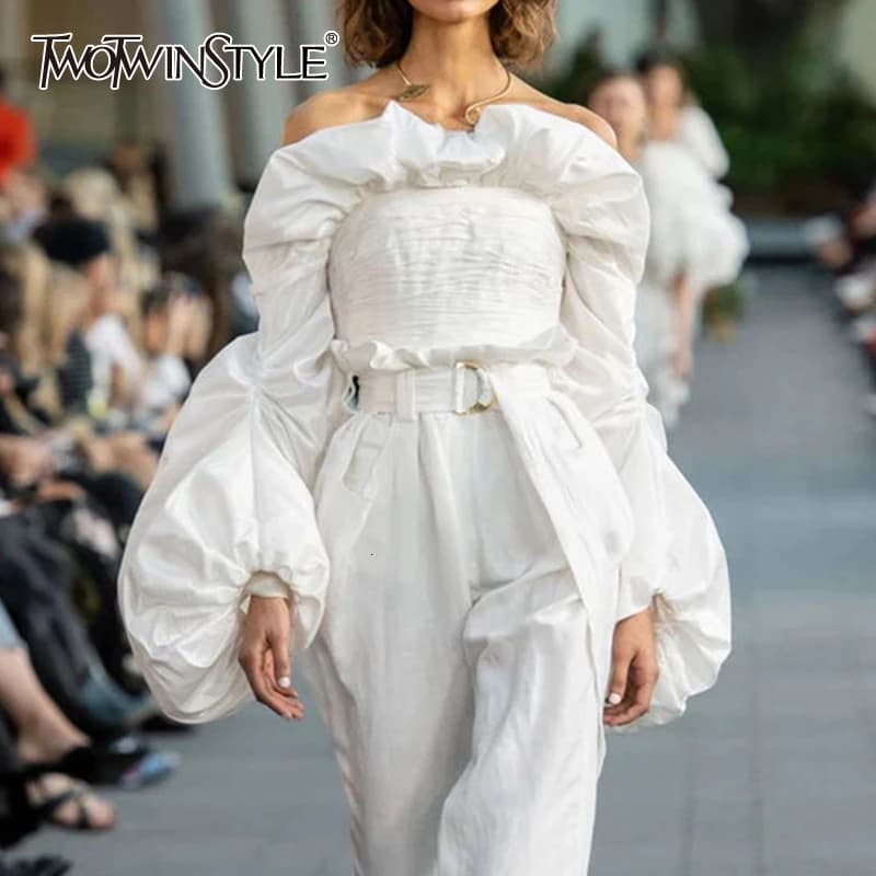 TWOTWINSTYLE-blusas fruncidas con volantes para mujer, camisas cortas ajustadas de manga larga con cuello oblicuo, ropa de moda femenina, novedad de 2022