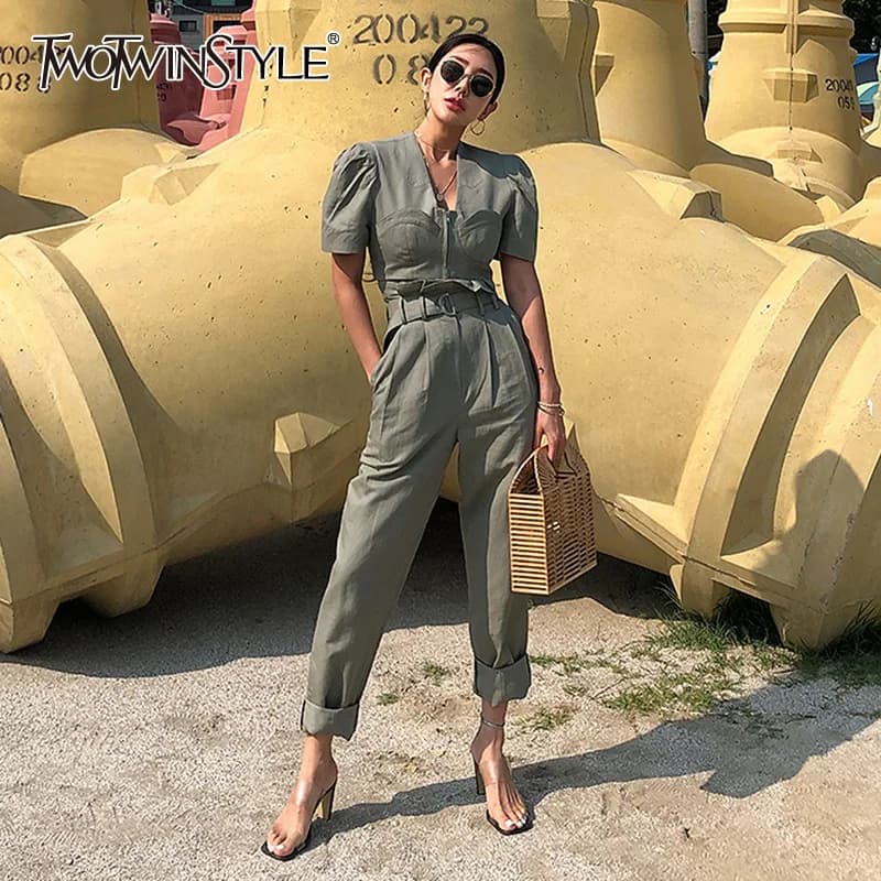 TWOTWINSTYLE-conjunto informal de dos piezas para mujer, Tops de manga corta con cuello de pico, pantalones bombachos con fajas de cintura alta, moda 2022