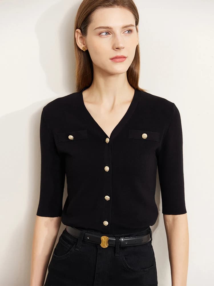 Cárdigan de punto minimalista AMII para mujer, otoño 2026, ajustado, con un solo botón, elegante, cuello en V, estilo camiseta, tops franceses para el día a día 72321013