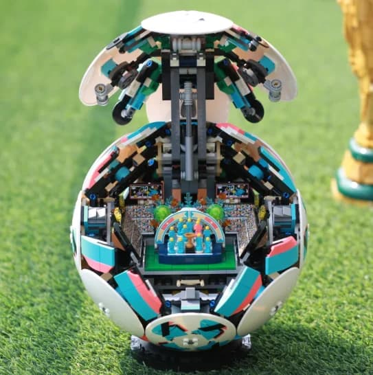 Nuevo producto con luces LED, bloques de construcción de fútbol abribles, mini campos ocultos, juguetes creativos de fútbol para adultos, 1498 piezas